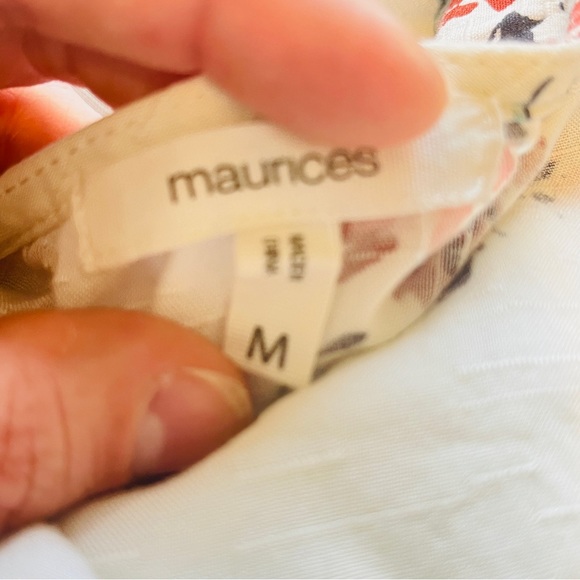 MAURICES | Women's V-Neck Top White Size Medium - Picture 8 of 10